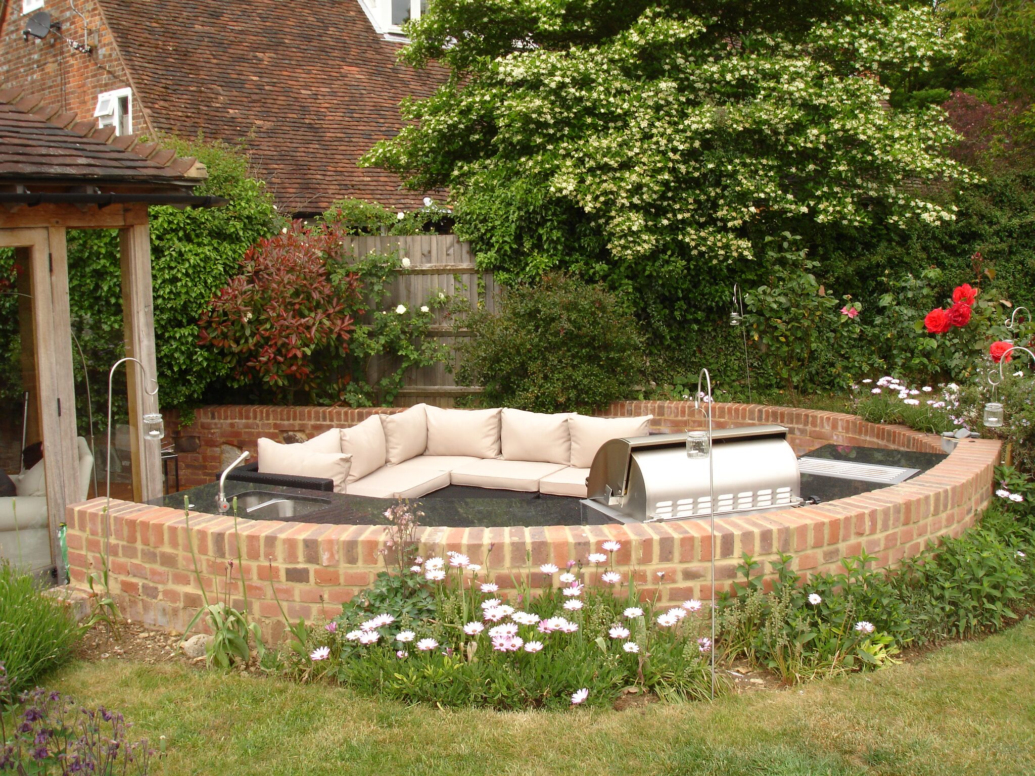 Halbrunde Outdoorküche mit FireMagic Ausstattung